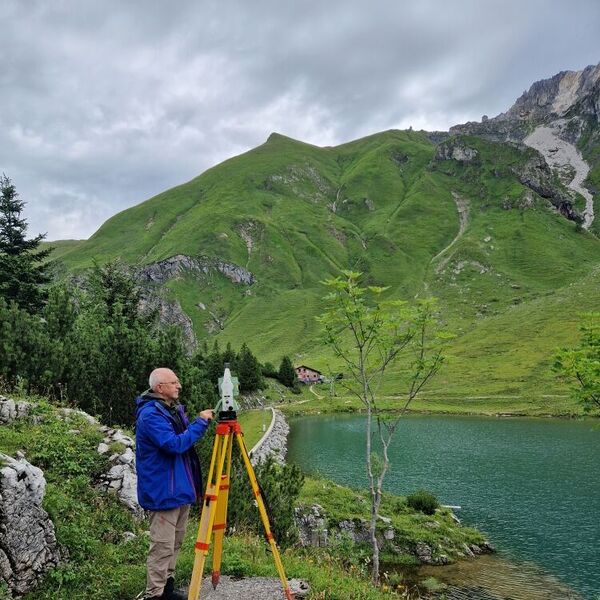 Vermessungsarbeiten von GEO-GEM am Staudamm Traualpsee
