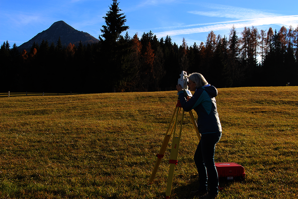 Vermesserin Andrea Rainer Andrea Rainer setzt als "Geodätin am Land" bei ihren Projekten auf den Datenfluss mit rmDATA-Produkten.