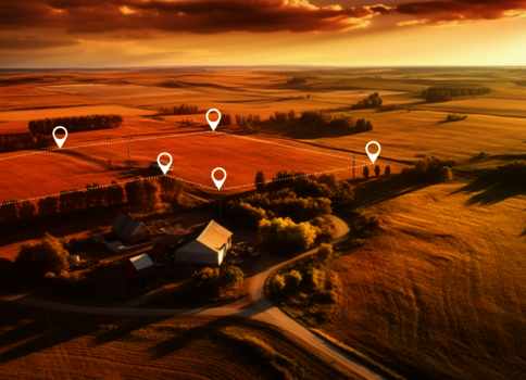 Ländliche Bauernhoflandschaft im goldenen Abendlicht: Felder, Hecken, ein Gehöft und eine kurvige Straße. Mehrere weiße Marker schweben über den Feldern und markieren verschiedene Orte.