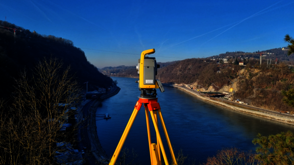Schöffmann Vermessung: Hängebrücke mit messtechnischen Herausforderungen