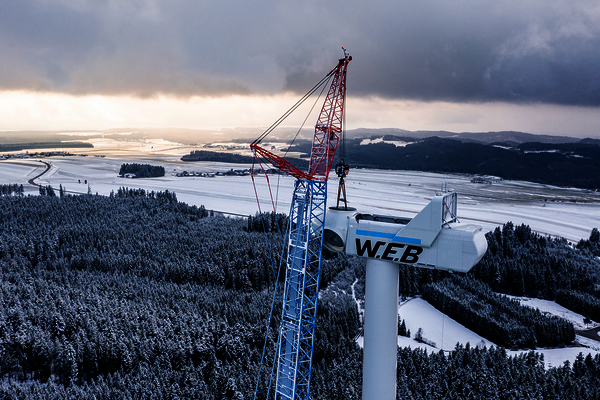 Windradmontage von WEB Montage eines Windrades in einem Windpark