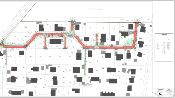 Stadtplan mit einer hervorgehobenen Route in Grün und Rot, die durch ein Blockraster aus Gebäuden führt; graue Rechtecke stellen Häuser dar, gelbe Linien markieren zusätzliches Straßennetz.